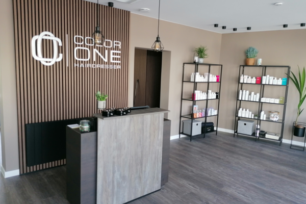 Bild 1 von COLOR ONE - HAIRDRESSER